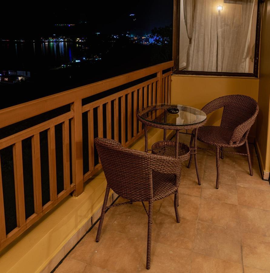Hotel Fewa Camp Pokhara Exteriör bild