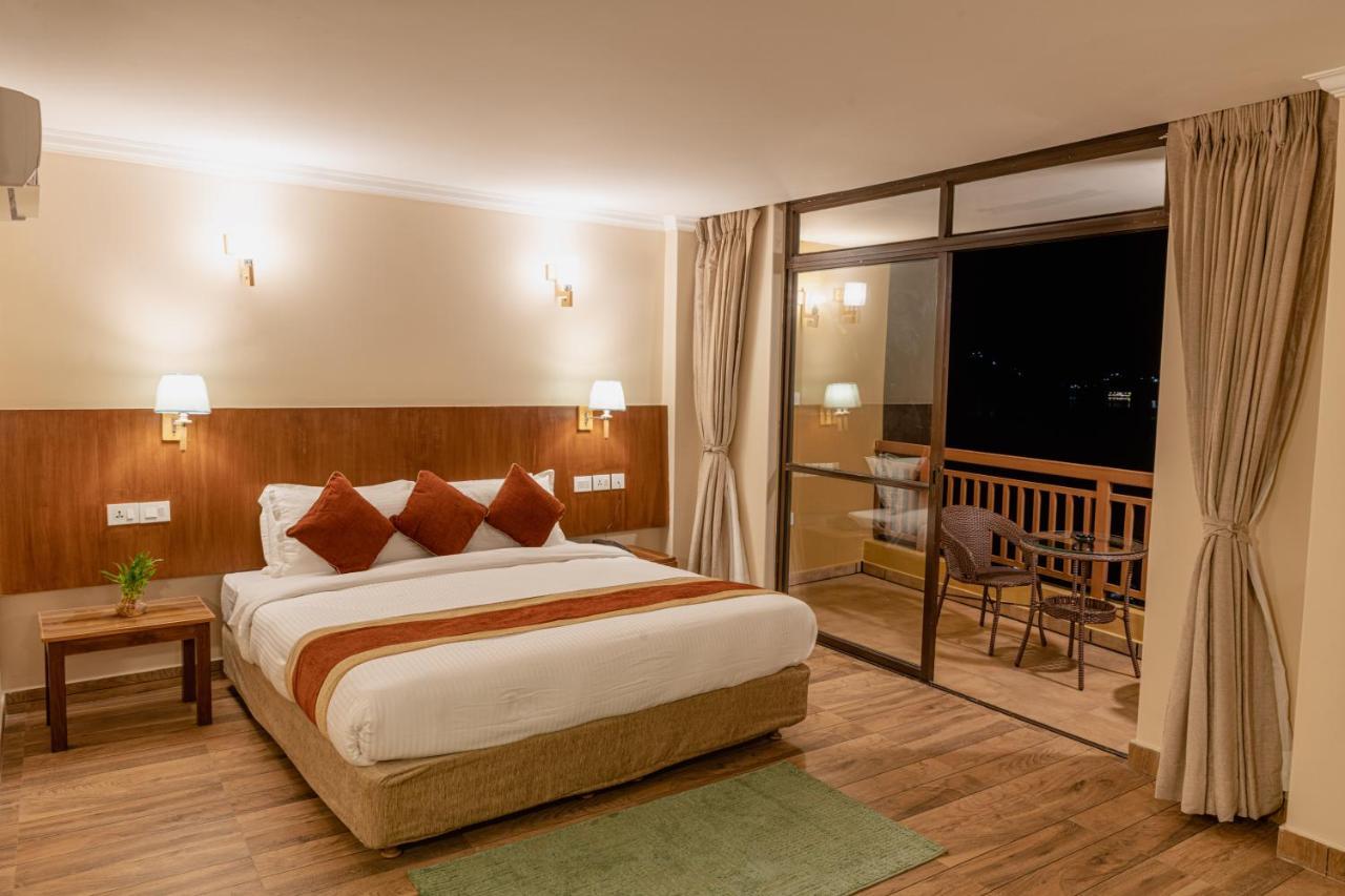Hotel Fewa Camp Pokhara Exteriör bild